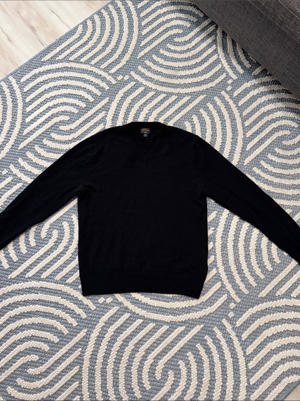 J.Crew Men’s 100% Cashmere Black V-Neck Sweater Medium